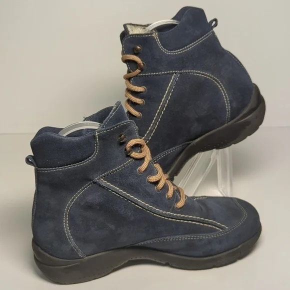 LA Canadienne Trista Suede Ankle boots women's size 6 - Picture 8 of 16